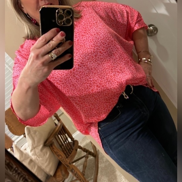 PINK CHEETAH PRINT OVERSIZED DOLMAN SLEEVE V NECK TOP Size Small - Picture 5 of 9